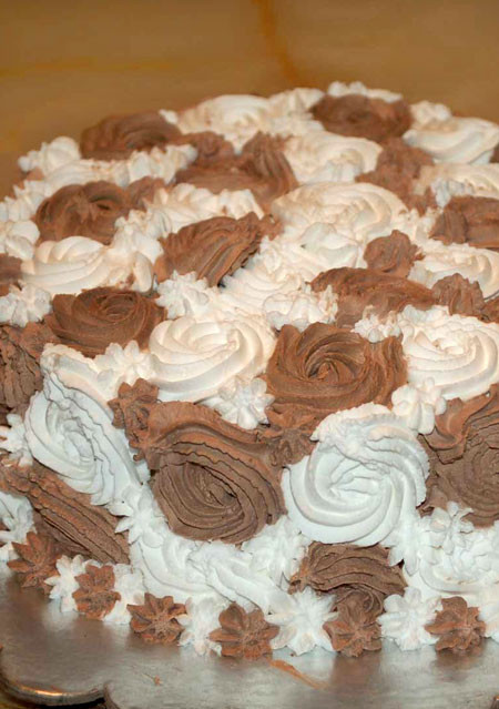 Choco Vanilla Rosette Cake